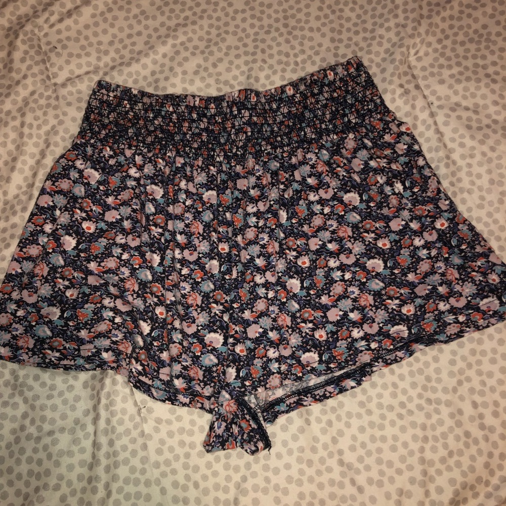 American Eagle flowy floral shorts